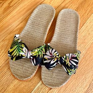 Retro style floral tropical pinup sandals / slides